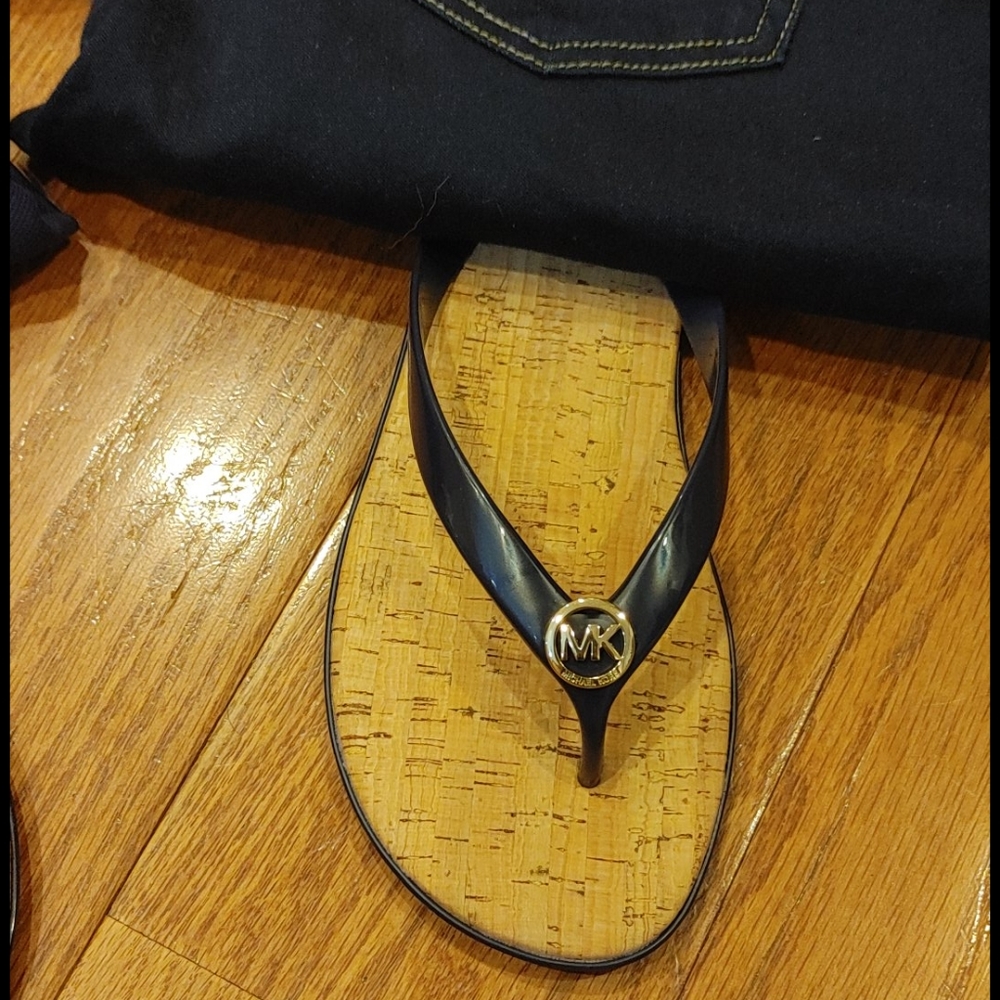 In the NAVY! Michael Kors Summer slimming elegance - Picture 6 of 6